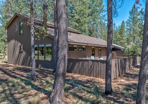 A quiet & cozy cabin that is perfect for the entire family & close to it all!