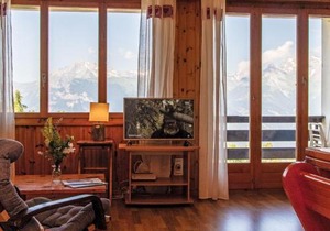 Apartment Chaedoz 43 by Interhome