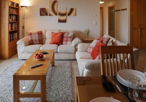 Apartment Domaine des Reines D3 by Interhome