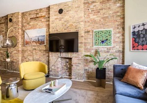 BEAUTIFULLY remodeled flat DOWNTOWN - Sleeps 10!