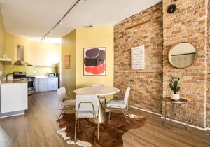 BEAUTIFULLY remodeled flat DOWNTOWN - Sleeps 10!