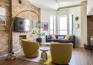 BEAUTIFULLY remodeled flat DOWNTOWN - Sleeps 10!