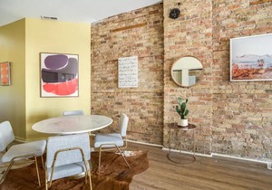 BEAUTIFULLY remodeled flat DOWNTOWN - Sleeps 10!