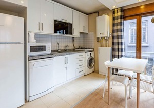 Bright Apartment near Trendy Attractions in Moda