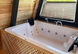 Bungalow with Heated Pool and Jacuzzi in Sapanca