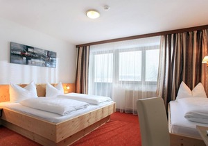 Double room with shower, toilet - Hotel Edelweiss