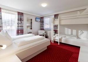 Double room with shower, toilet - Hotel Edelweiss