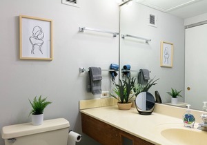 Downtown Penthouse Vintage Loft | Pvt Balcony+Gym