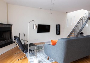 FRONTDESK Spacious 2 BR Apt in Wicker Park