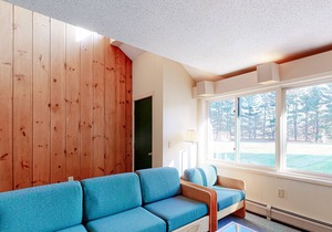 Golf Course Front Condo with Fast WiFi, Shared Pools & Hot Tub, & Full Kitchen