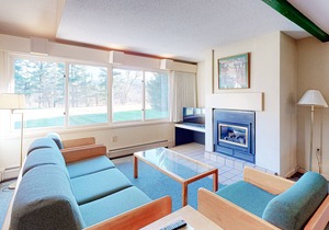 Golf Course Front Condo with Fast WiFi, Shared Pools & Hot Tub, & Full Kitchen