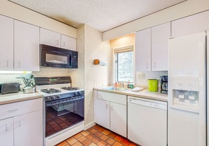 Golf course-front condo with loft, indoor & outdoor pools, hot tub, & game room
