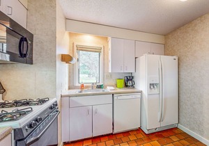 Golf course-front condo with loft, indoor & outdoor pools, hot tub, & game room