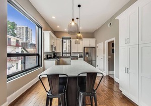 Lovely 4 Bedroom Spot located in Charming Old Town