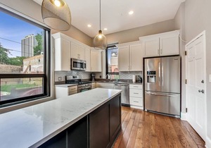 Lovely 4 Bedroom Spot located in Charming Old Town