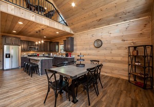 Newly Built Modern 3 BR w/WiFi, Hot Tub, Community Pool and Close to Downtown