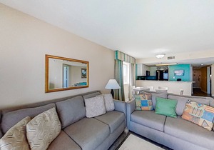 Oceanfront snowbird-friendly condo with beach views, hot tubs, pools, lazy river
