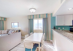Oceanfront snowbird-friendly condo with beach views, hot tubs, pools, lazy river