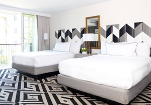 Rediscover Old Hollywood in Three Luxurious Suite! Rooftop Pool, Pet-friendly!