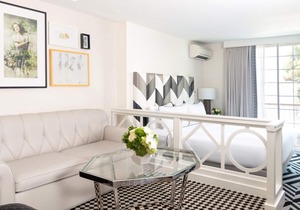 Rediscover Old Hollywood in Luxurious Suite, 4 Units with Balcony, Rooftop Pool!