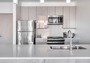 Serene West Loop 2BR w/Gym & Pool in heart of Greektown, by Blueground