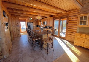 SI Incredible Views from this log cabin with large deck, huge yard, fire pit, hot tub, dog friendly!