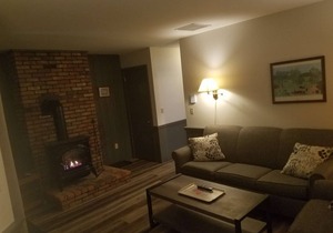 ☆ SKI ON & OFF! ☆ Spruce Glen Cabin 1 on Great Eastern w/AC, Sauna, Fireplace