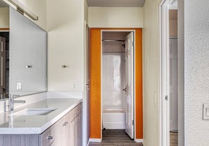 Sunny Burbank 1BR w/ Pool, W/D & Gym, near TJ & WF, by Blueground