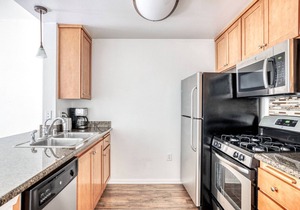 Sunny Playa del Rey 1BR w/W/D, Gym, Pool, 5 min to beach, by Blueground