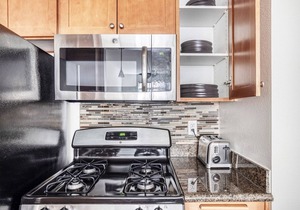 Sunny Playa del Rey 1BR w/W/D, Gym, Pool, 5 min to beach, by Blueground