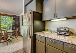 Sunrise Timberline C1 Ski to/from. Totally renovated, new kitchen and bathrooms, fabulous sports center with indoor heated pool and summer outdoor heated pool, racquet sports etc.