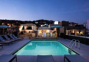 Three Luxurious Suites Close to Madame Tussauds Hollywood! Heated Pool, Balcony!