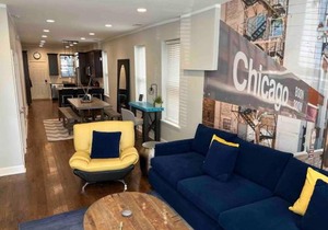Trendy West Town Flat - 2 bed/1.5 bath w parking