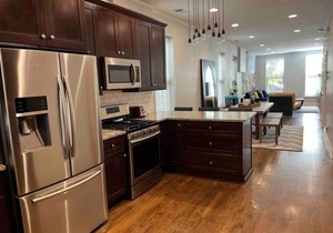 Trendy West Town Flat - 2 bed/1.5 bath w parking