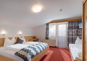 Triple room with shower, toilet - Hotel Edelweiss