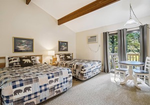 Two Queen Bed Standard Hotel Room w/outdoor heated pool 204