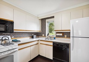Village Green 10C: 2 br with a/c and resort amenities!