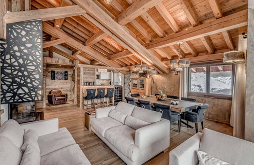 Les Almes Ski Chalet | 250 m² Chalet ∙ 5 bedrooms ∙ 10 guests