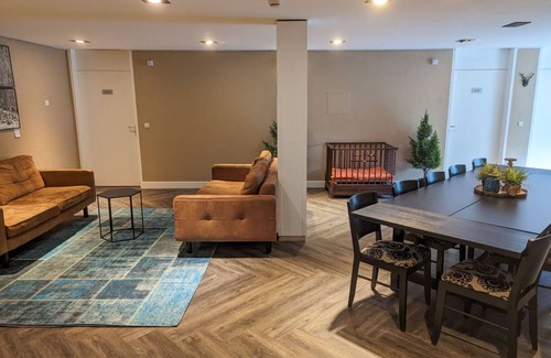 Groenebach House | 330 m² House ∙ 1 bedroom ∙ 21 guests