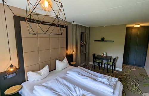 Groenebach House | 330 m² House ∙ 1 bedroom ∙ 21 guests