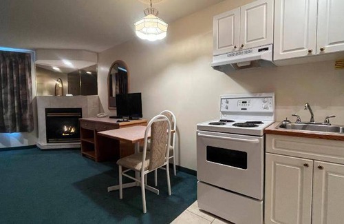 Whitecourt Hotel | 37 m² Motel ∙ 5 guests