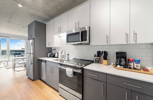 River North Hotel | 4BR Corporate Suite Central and Modern