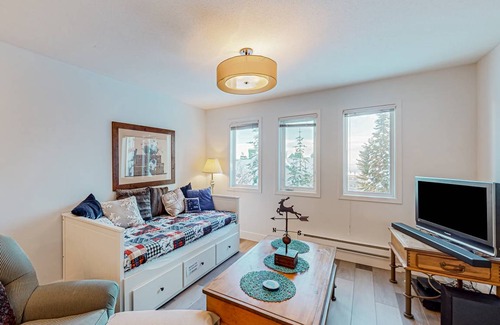 Big White Ski Resort Hotel | 64 m² Hotel ∙ 1 bedroom ∙ 4 guests