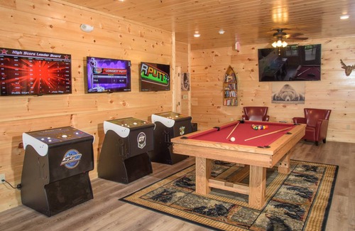 Chalet Village North Cabin | 780 m² Cabin ∙ 11 bedrooms ∙ 34 guests