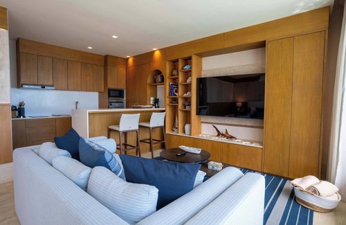 Isla Mujeres Apartment | Beachfront Luxe Penthouse Studio in Isla Mujeres