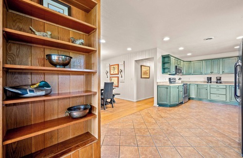 Chalet Village Cabin | BEST VIEW in town | HotTub | PoolTable | 3 king, 3 queen bd | Trillium Lodge