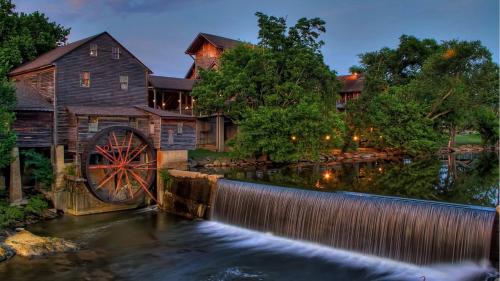 Chalet Village House | Brand-New Luxury Cabin with Game Room & Hot Tub near Downtown Gatlinburg, TN