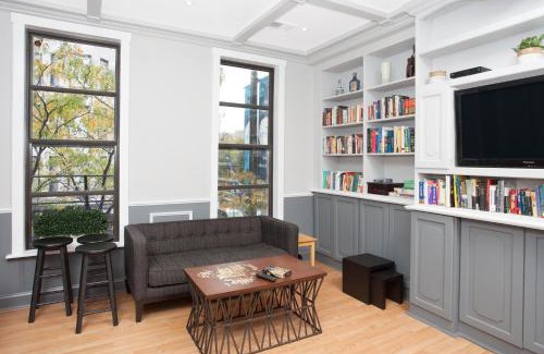 West Loop Hostel | Chicago Parthenon Hostel