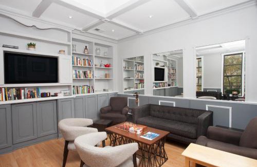 West Loop Hostel | Chicago Parthenon Hostel
