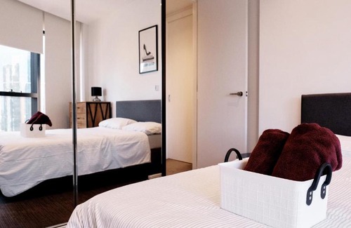 Southbank Apartment | Entire 1BR apartment Right Next to Crown with pool,gym & Parking available